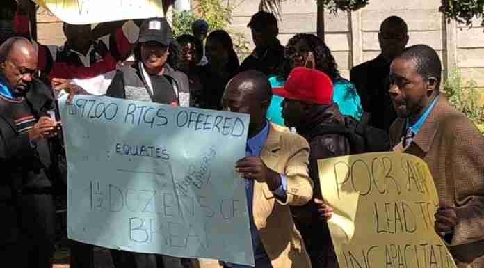 Civil servants demand US$475 minimum pay, threaten strike