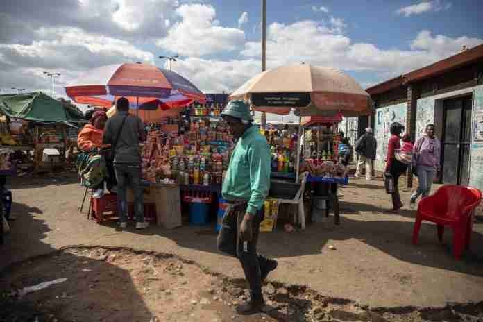 Market stalls dominate Zimbabwe’s retail space (Photographer: Cynthia R Matonhodze/Bloomberg)