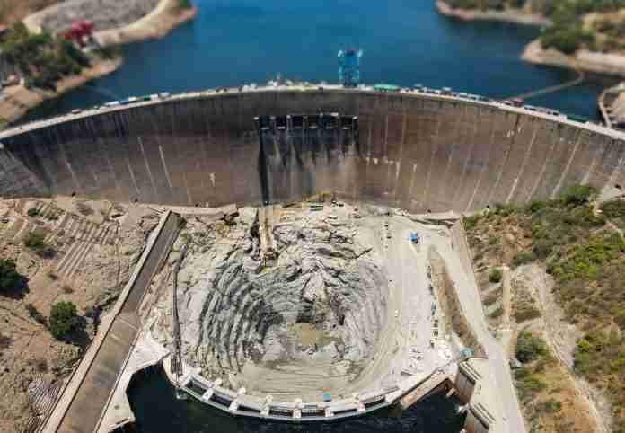 Kariba dam wall